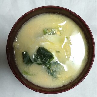 玉ねぎと小松菜の味噌汁